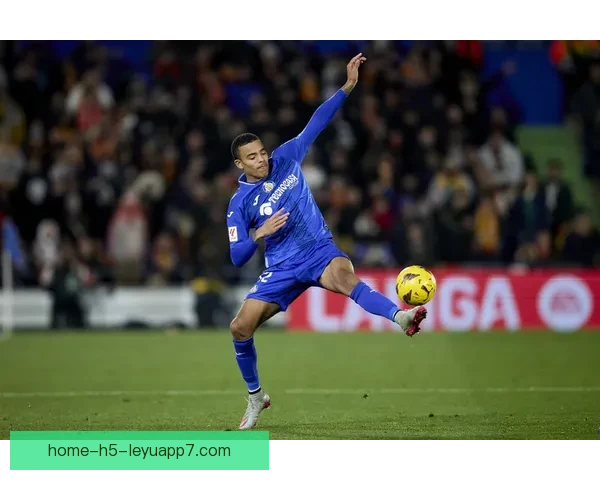 维拉米特雷主场两球完胜茨尔库罗精彩对决展现强势攻防实力全面感